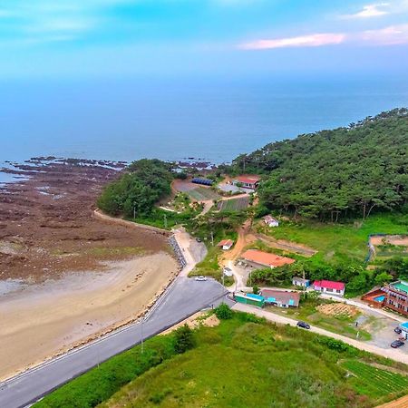 Taean Anmyeondo Li Syuchae Pension Exterior foto